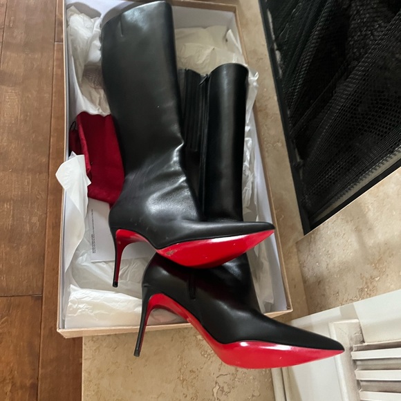 SOLD!!!! Authentic Christian Louboutin Knee boots with receipt - Picture 2 of 11